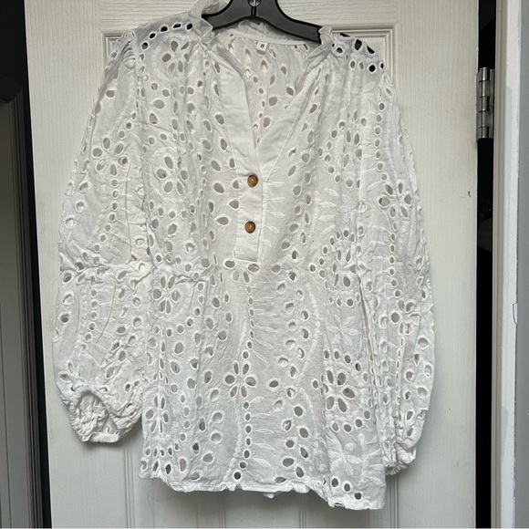$10 Deals 🤝🔖 Shein white Eyelet embroidery half button blouse size small - Picture 2 of 4
